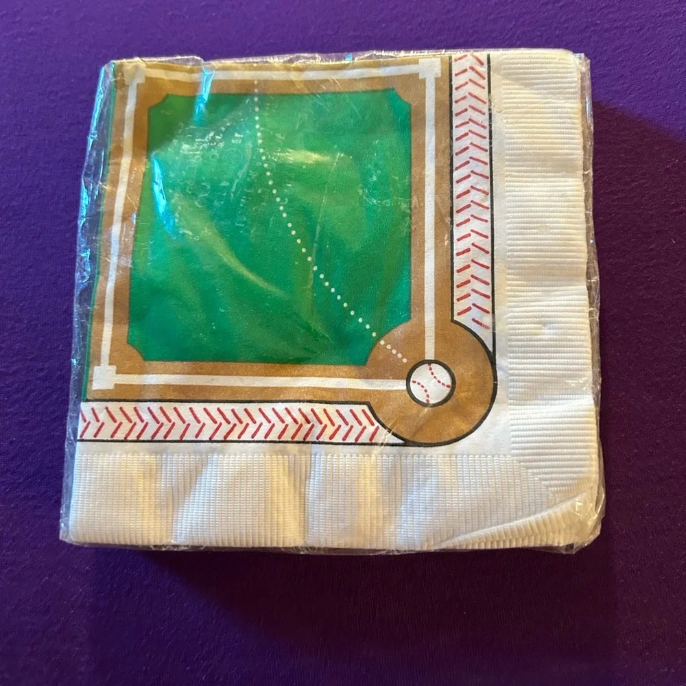 💜CLEARANCE GALA VTG 80s NWT pack of Baseball themed cocktail napkins. 20 count